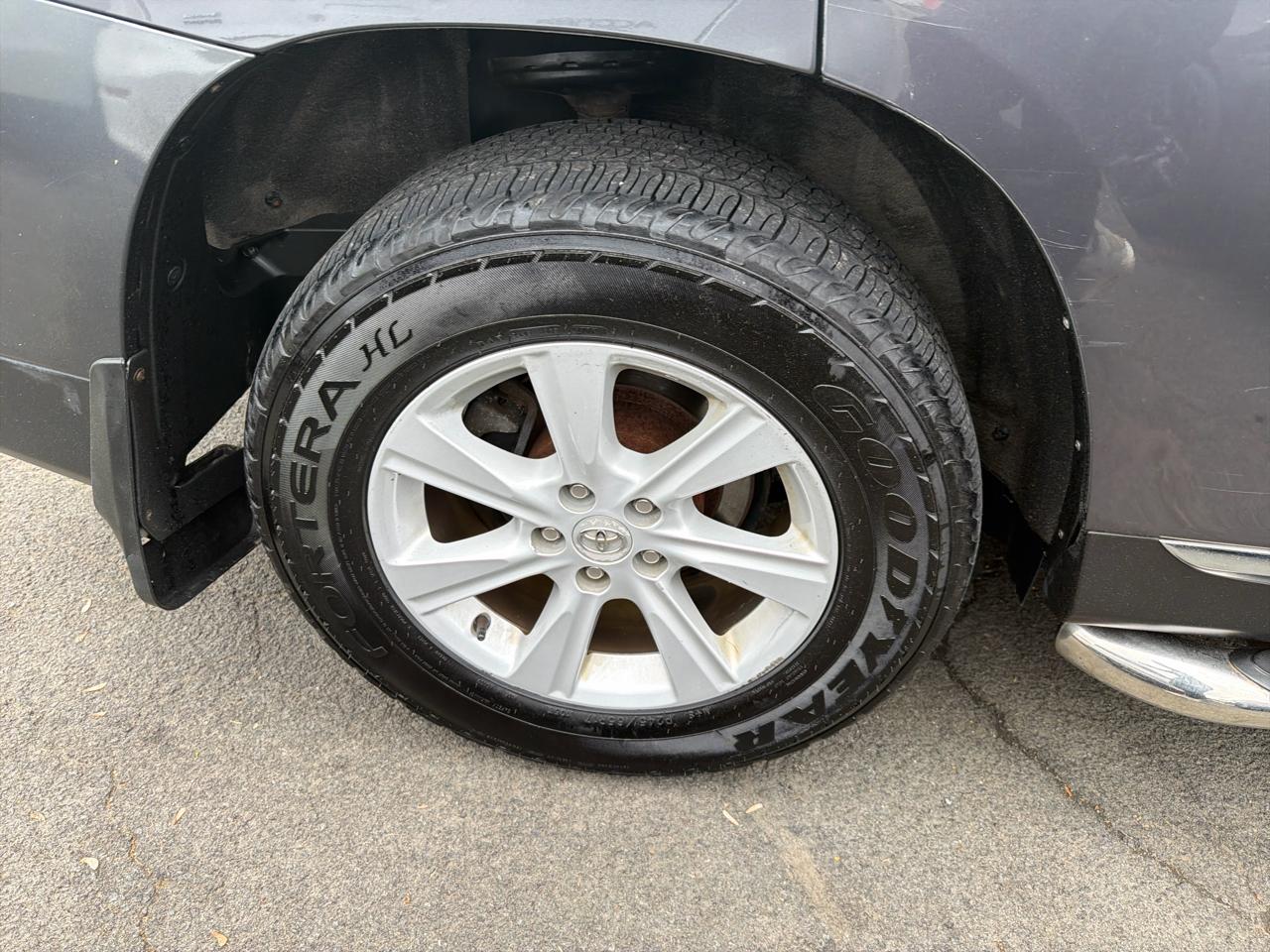 Toyota Highlander 4WD 4dr V6 (Natl) 2012