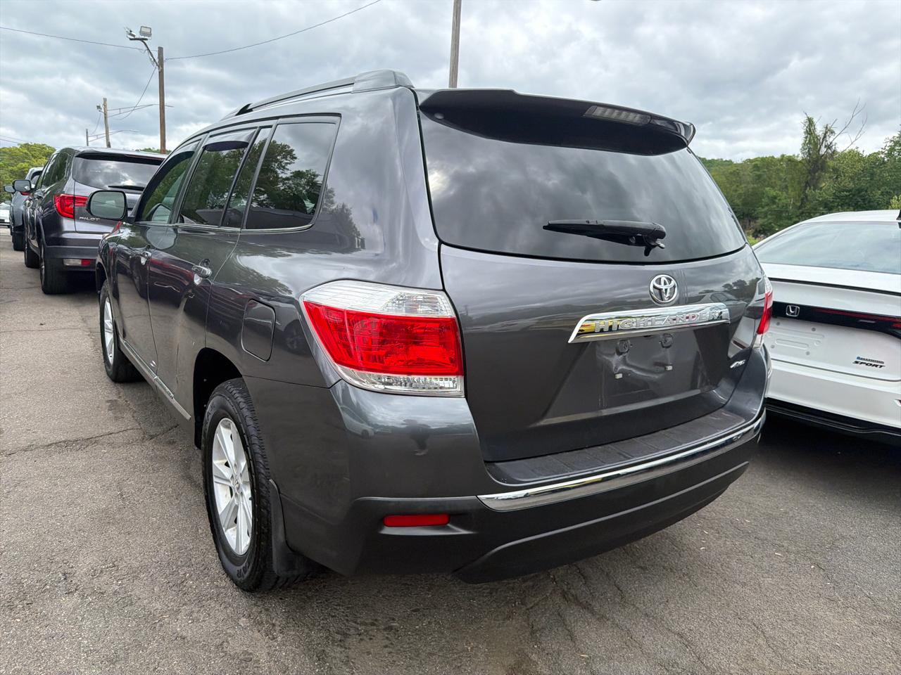 Toyota Highlander 4WD 4dr V6 (Natl) 2012