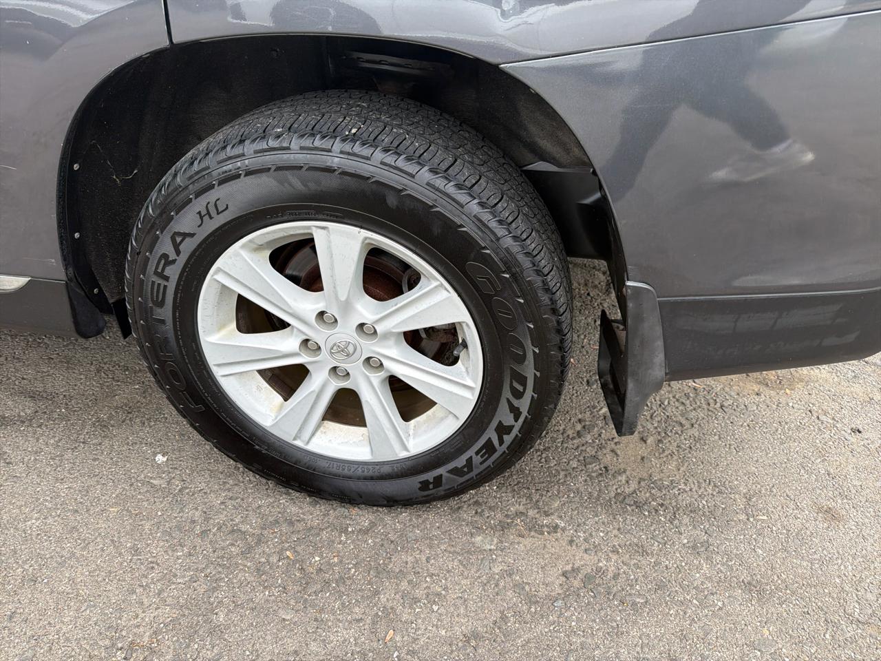 Toyota Highlander 4WD 4dr V6 (Natl) 2012