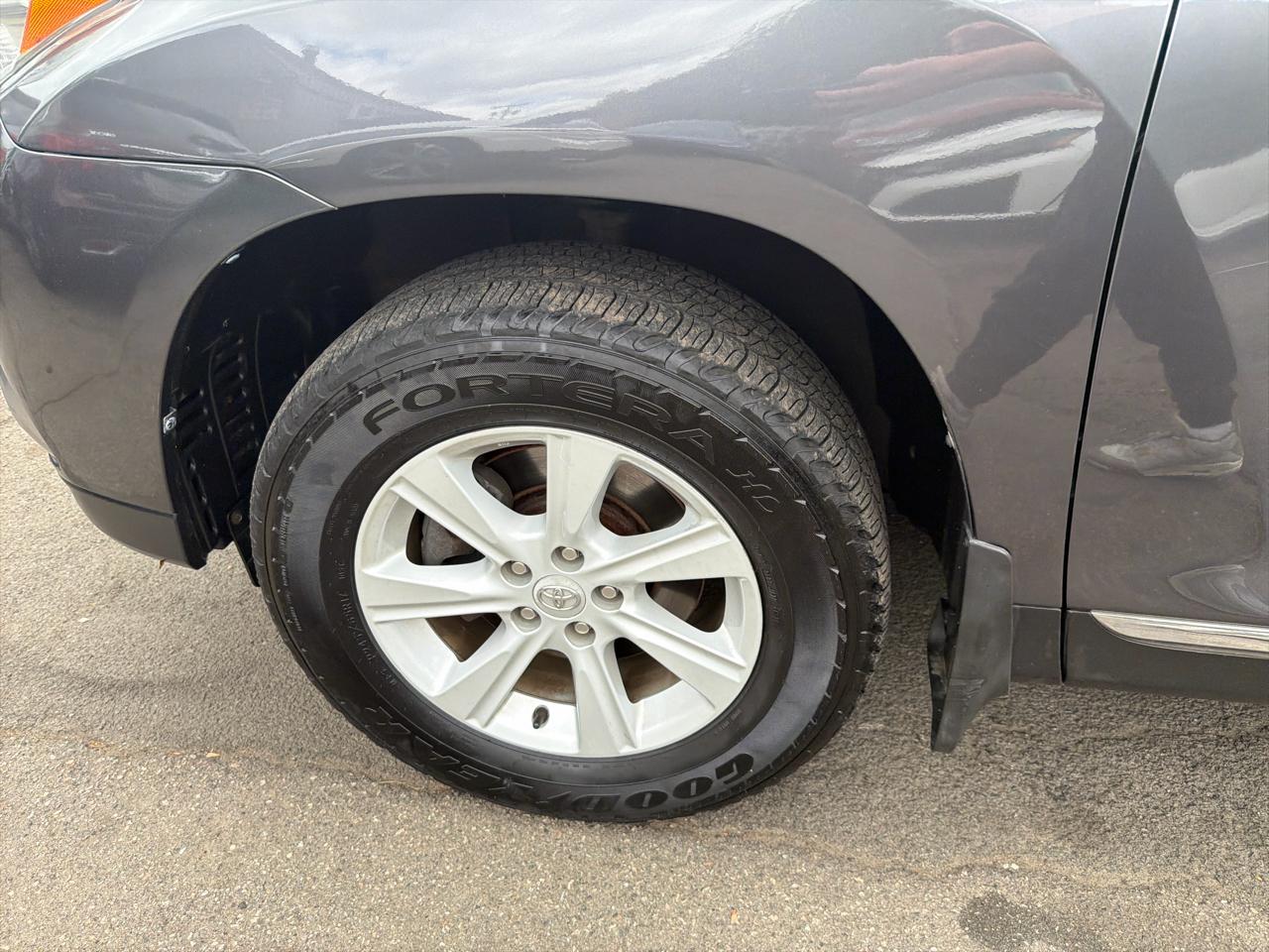 Toyota Highlander 4WD 4dr V6 (Natl) 2012