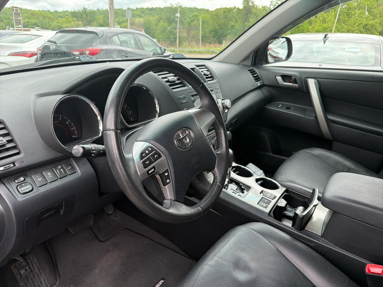 Toyota Highlander 4WD 4dr V6 (Natl) 2012