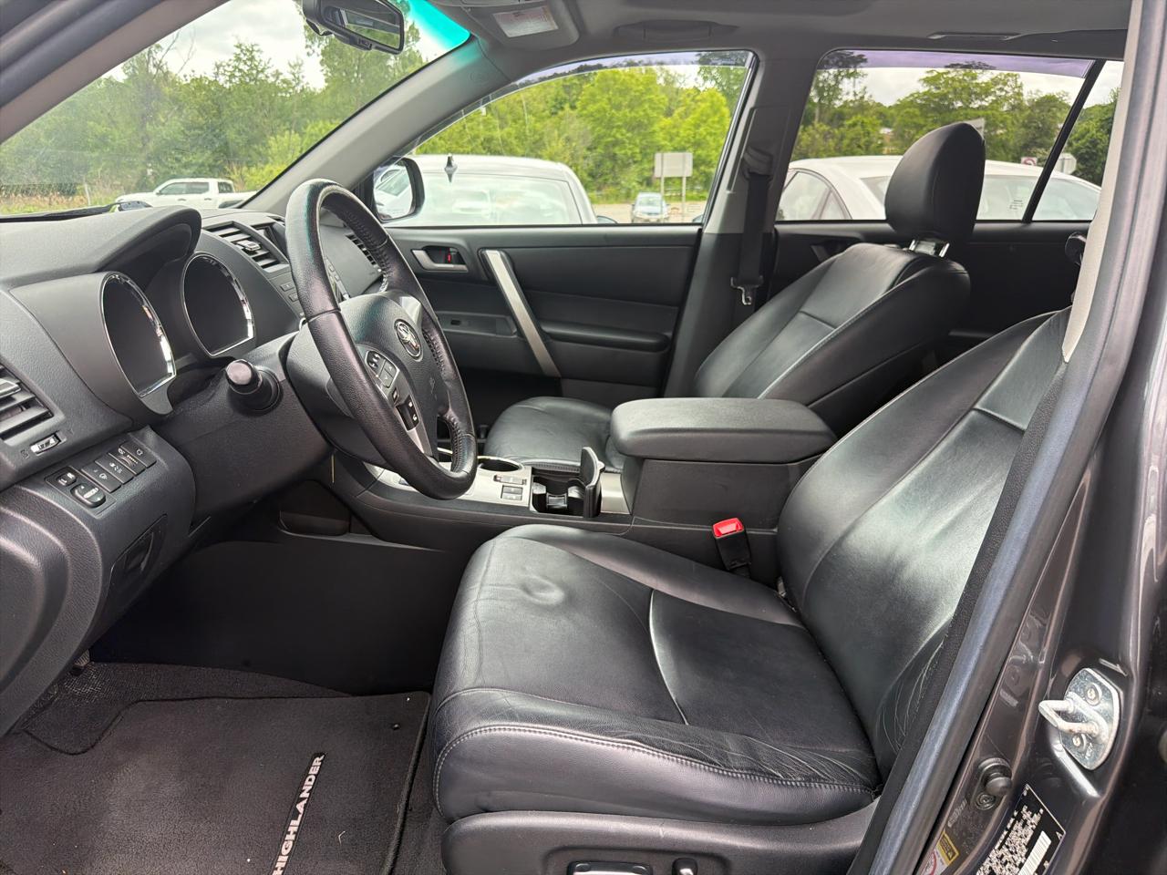 Toyota Highlander 4WD 4dr V6 (Natl) 2012