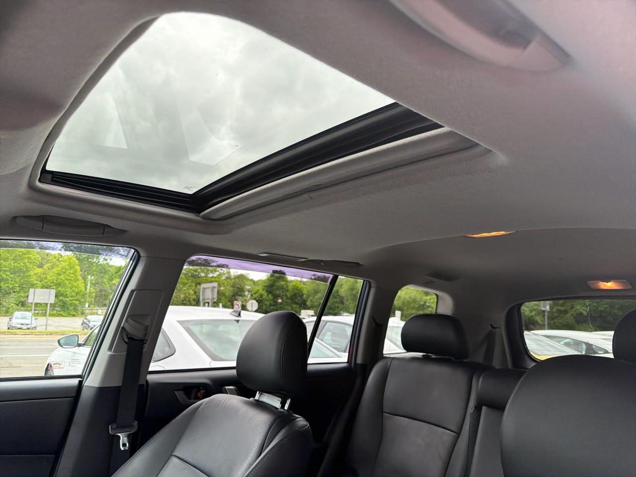 Toyota Highlander 4WD 4dr V6 (Natl) 2012