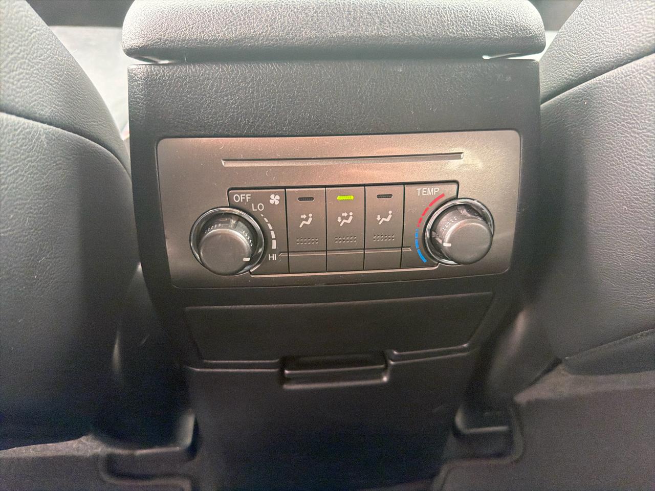 Toyota Highlander 4WD 4dr V6 (Natl) 2012