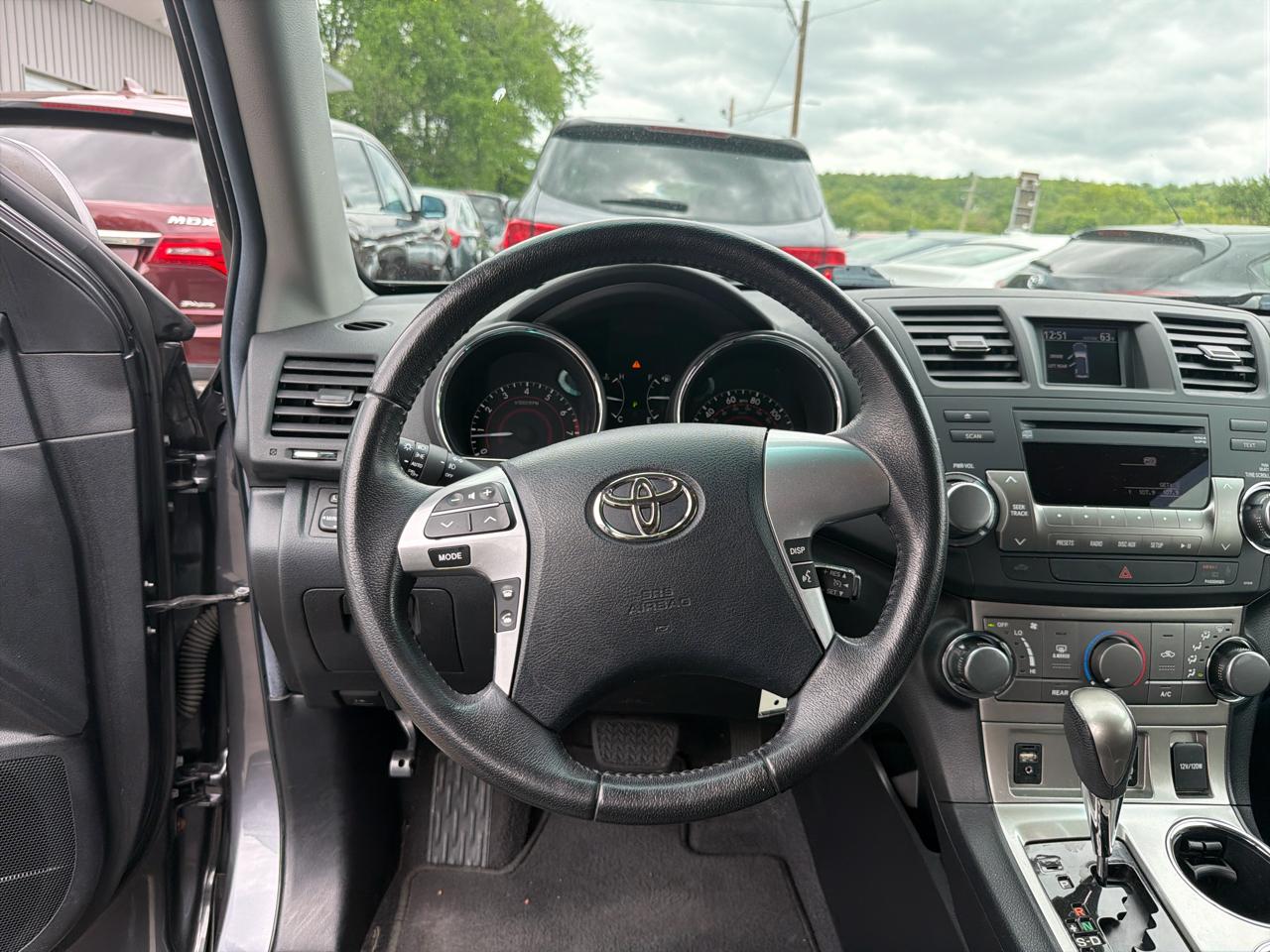 Toyota Highlander 4WD 4dr V6 (Natl) 2012