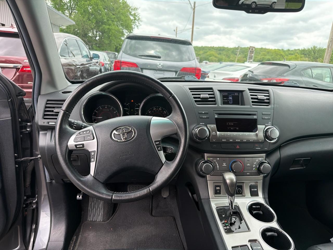 Toyota Highlander 4WD 4dr V6 (Natl) 2012
