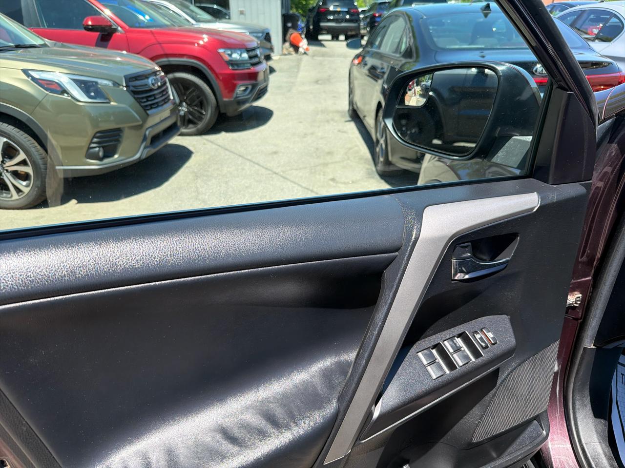 Toyota RAV4 AWD 4dr XLE (Natl) 2016