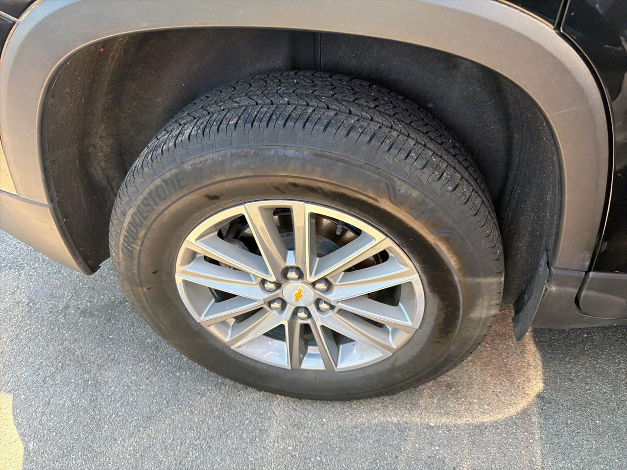 Chevrolet Traverse FWD 4dr LT Cloth w/1LT 2023