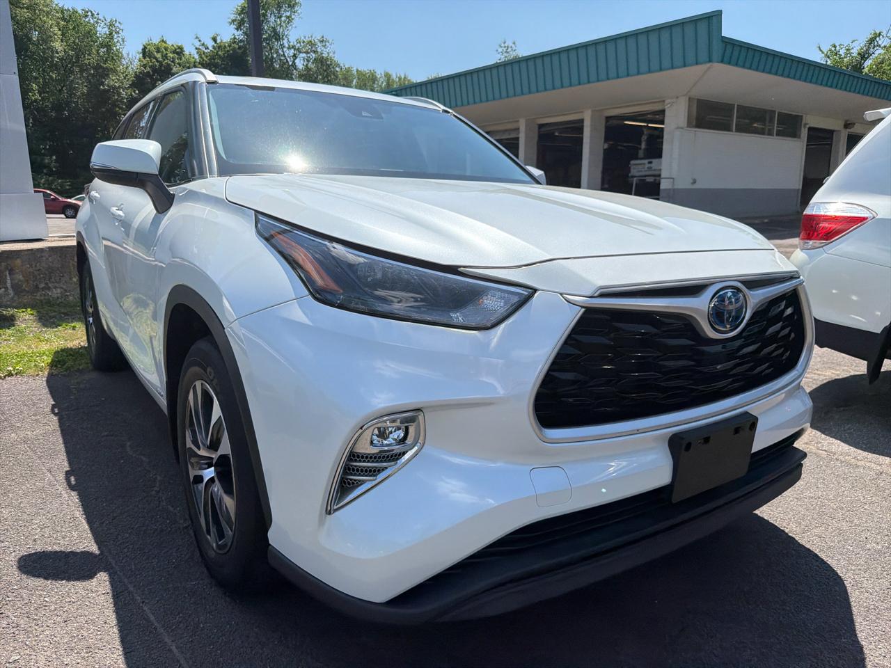 Toyota Highlander Hybrid XLE AWD (Natl) 2022
