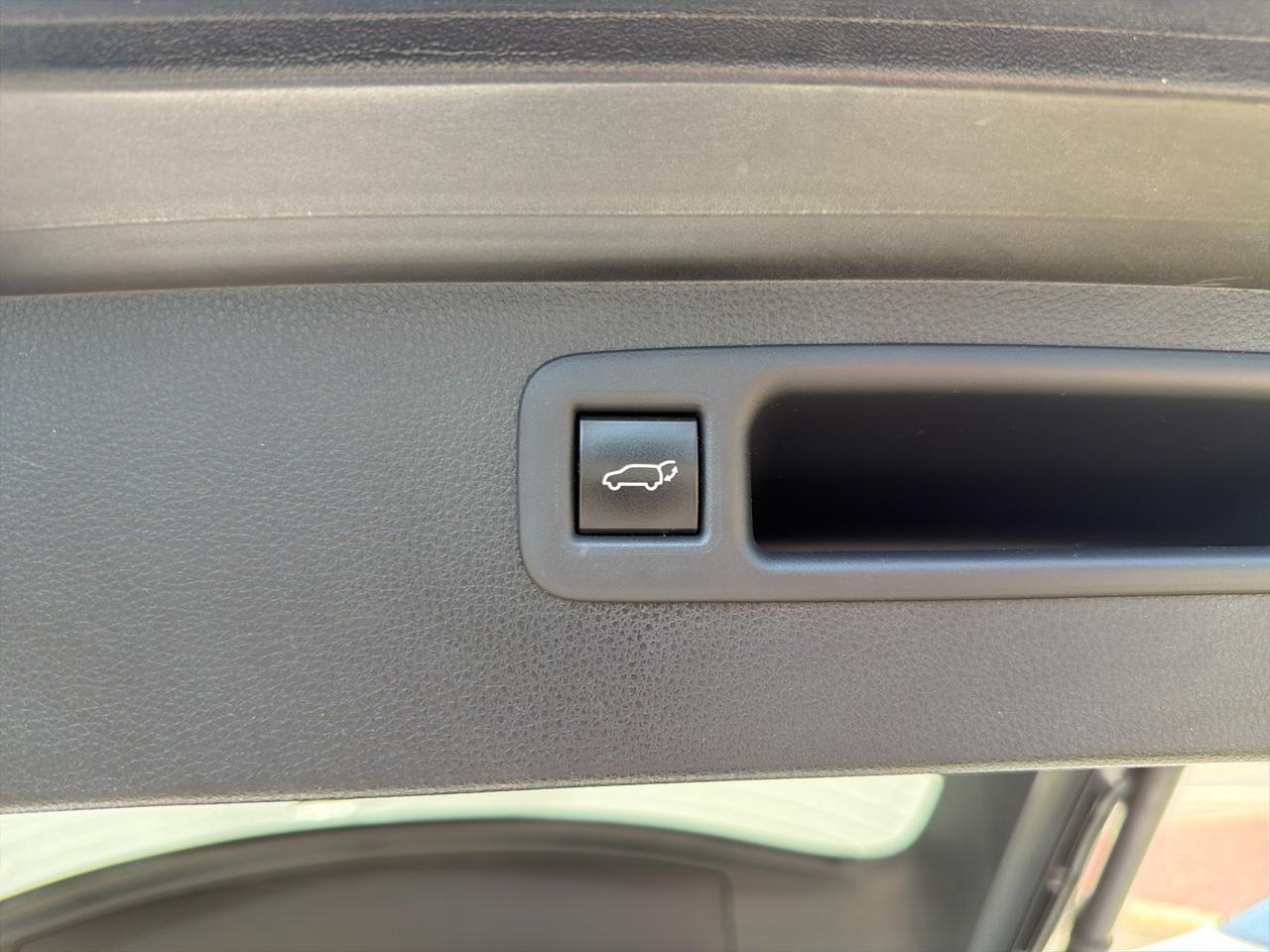Toyota Highlander Hybrid XLE AWD (Natl) 2022