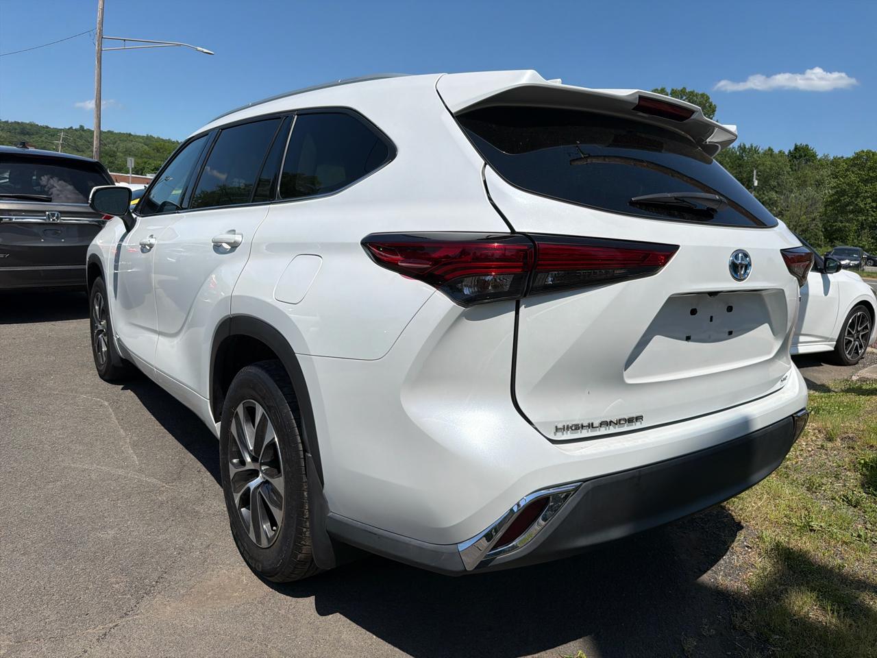 Toyota Highlander Hybrid XLE AWD (Natl) 2022