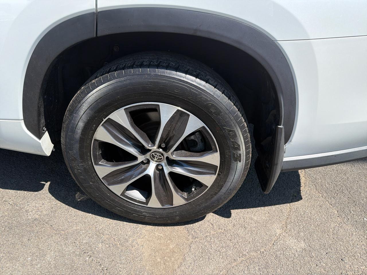 Toyota Highlander Hybrid XLE AWD (Natl) 2022