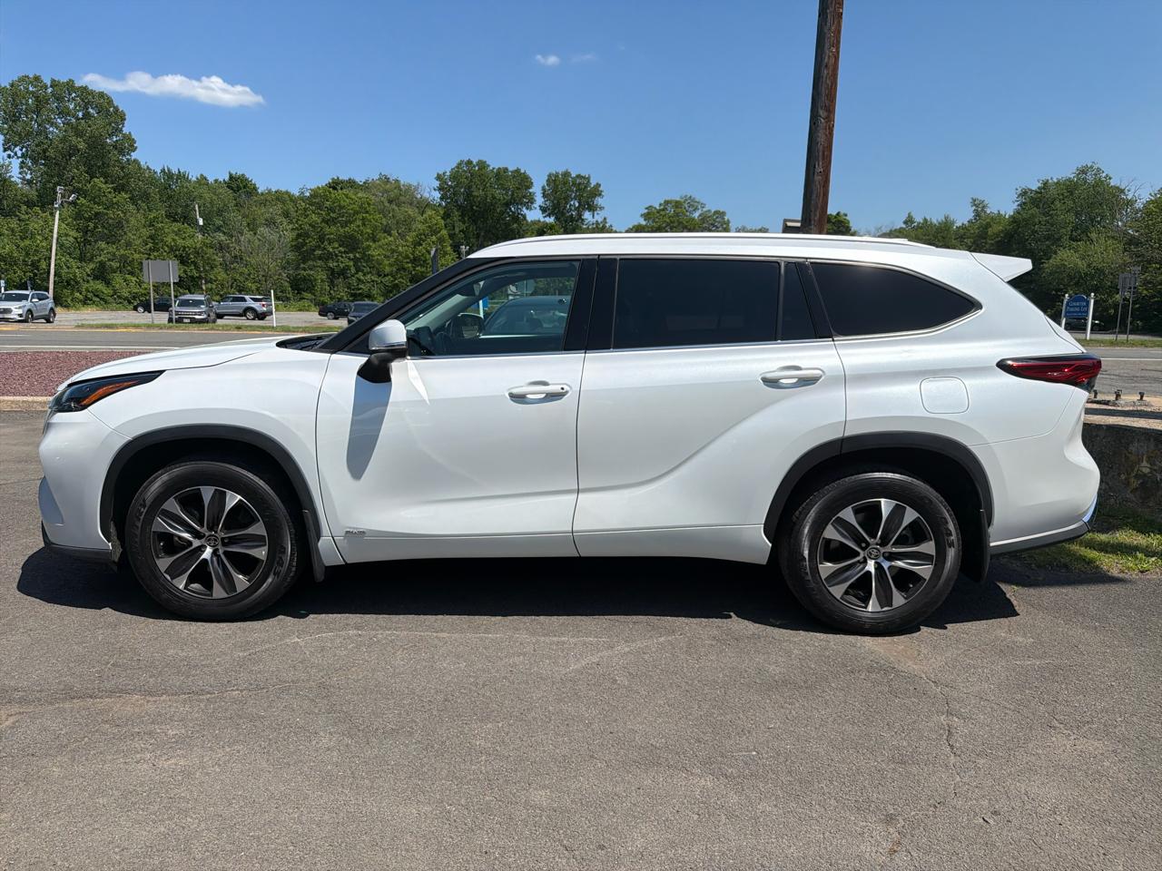 Toyota Highlander Hybrid XLE AWD (Natl) 2022