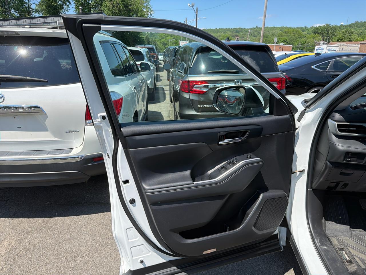 Toyota Highlander Hybrid XLE AWD (Natl) 2022