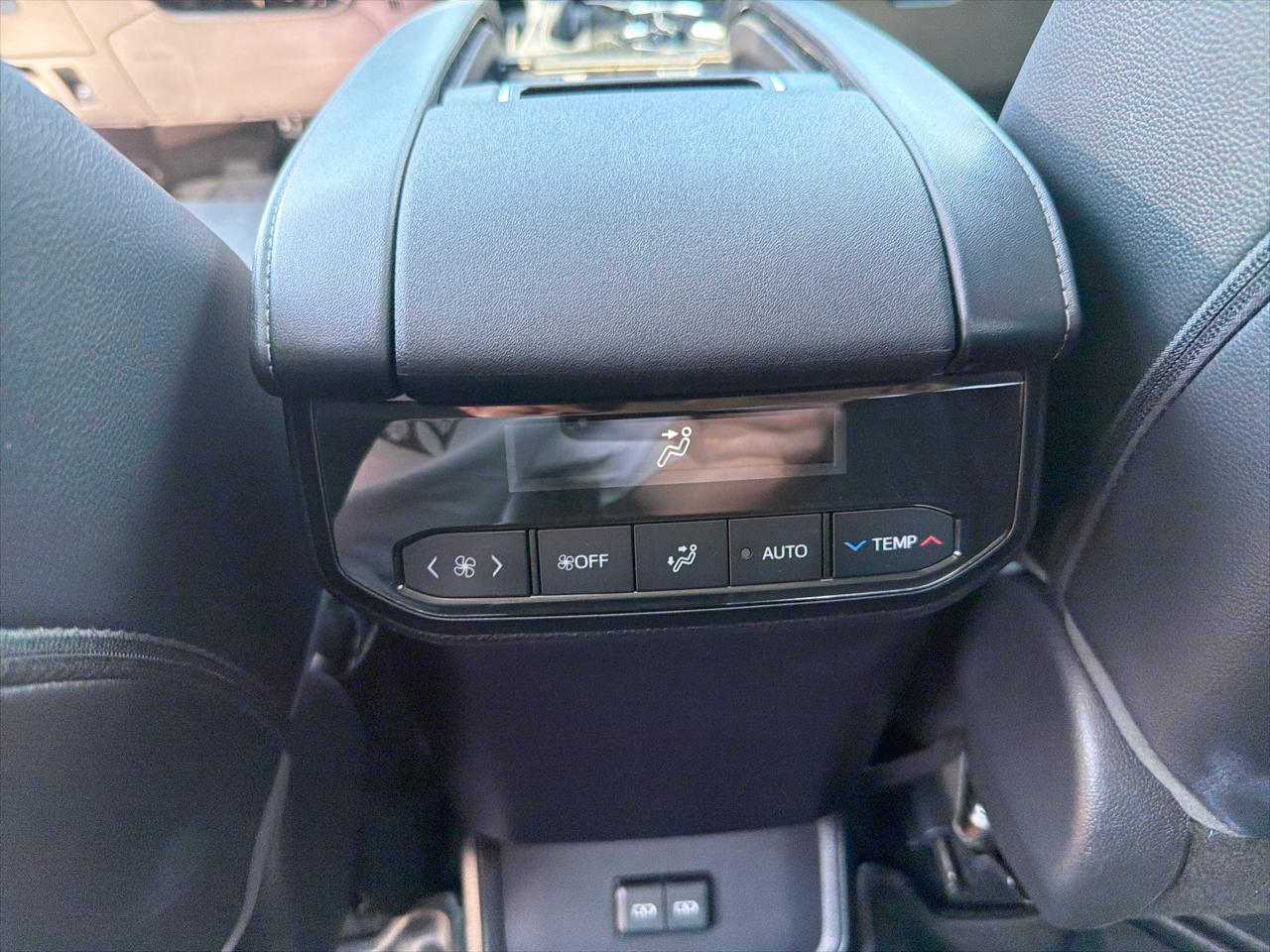 Toyota Highlander Hybrid XLE AWD (Natl) 2022