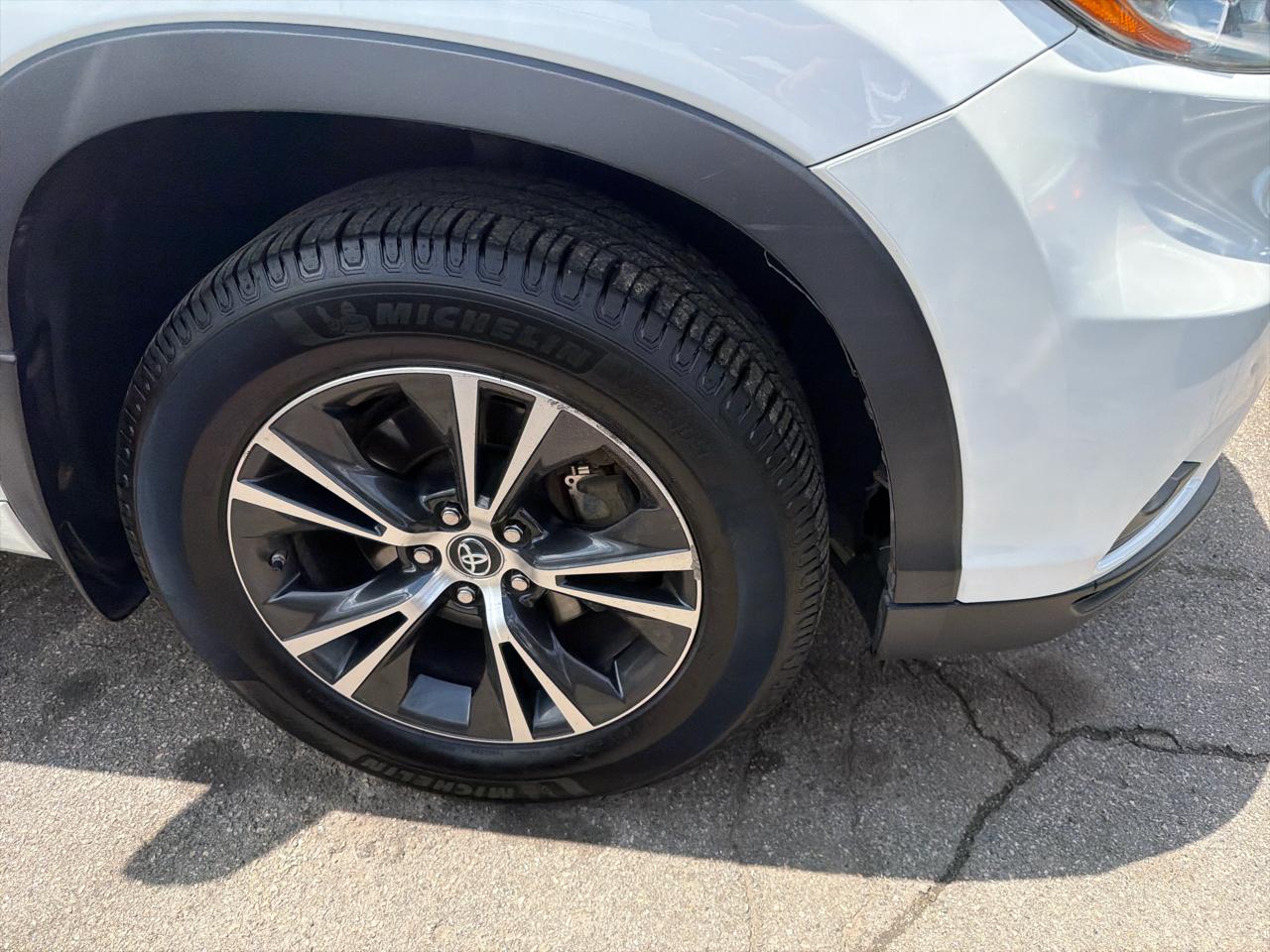 Toyota Highlander AWD 4dr V6 XLE (Natl) 2016