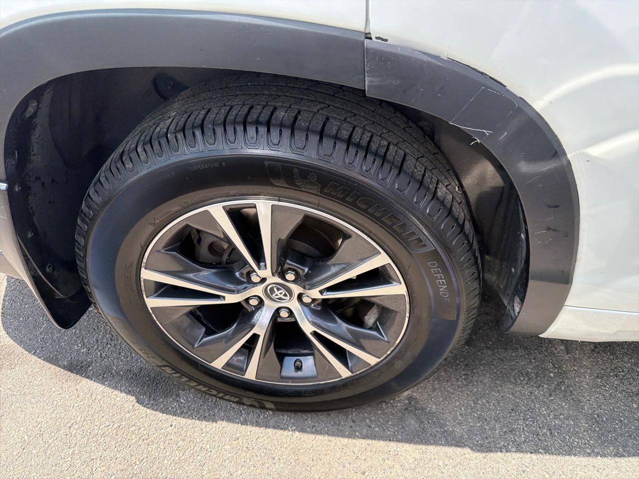Toyota Highlander AWD 4dr V6 XLE (Natl) 2016