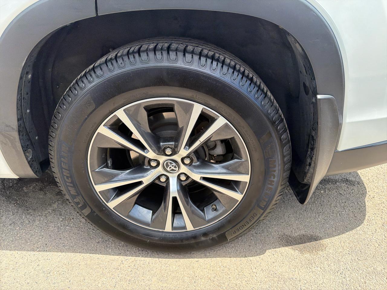 Toyota Highlander AWD 4dr V6 XLE (Natl) 2016