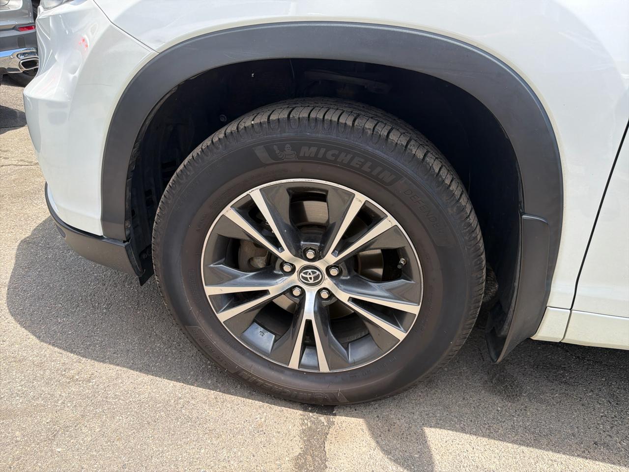 Toyota Highlander AWD 4dr V6 XLE (Natl) 2016