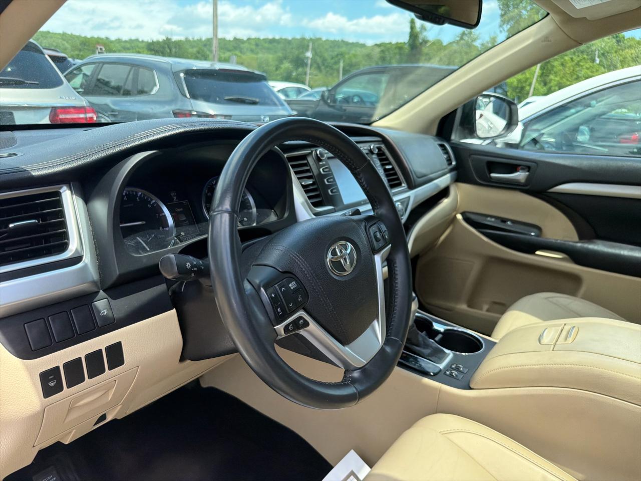 Toyota Highlander AWD 4dr V6 XLE (Natl) 2016