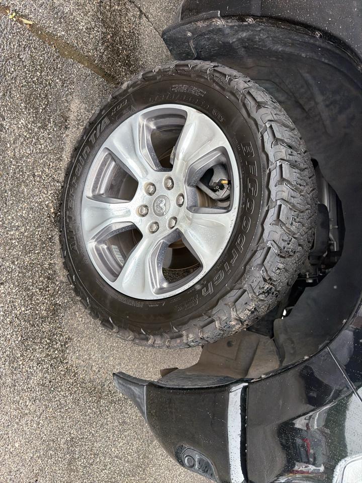 RAM 1500 Laramie 4x4 Crew Cab 5'7" Box 2023