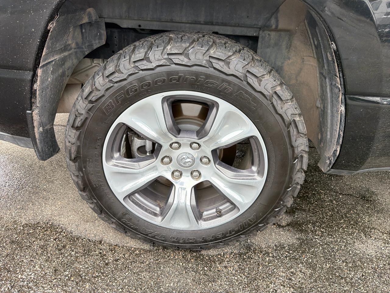 RAM 1500 Laramie 4x4 Crew Cab 5'7" Box 2023