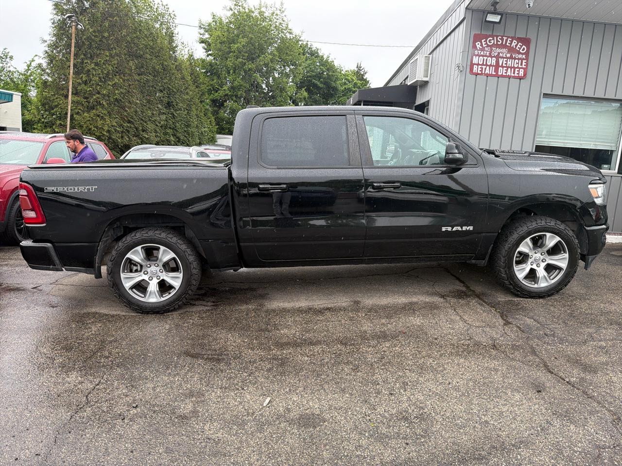 RAM 1500 Laramie 4x4 Crew Cab 5'7" Box 2023