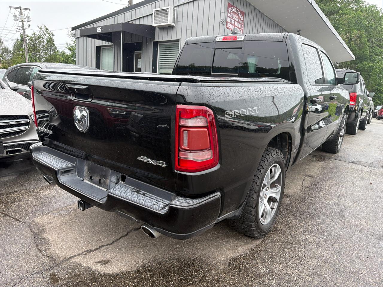 RAM 1500 Laramie 4x4 Crew Cab 5'7" Box 2023