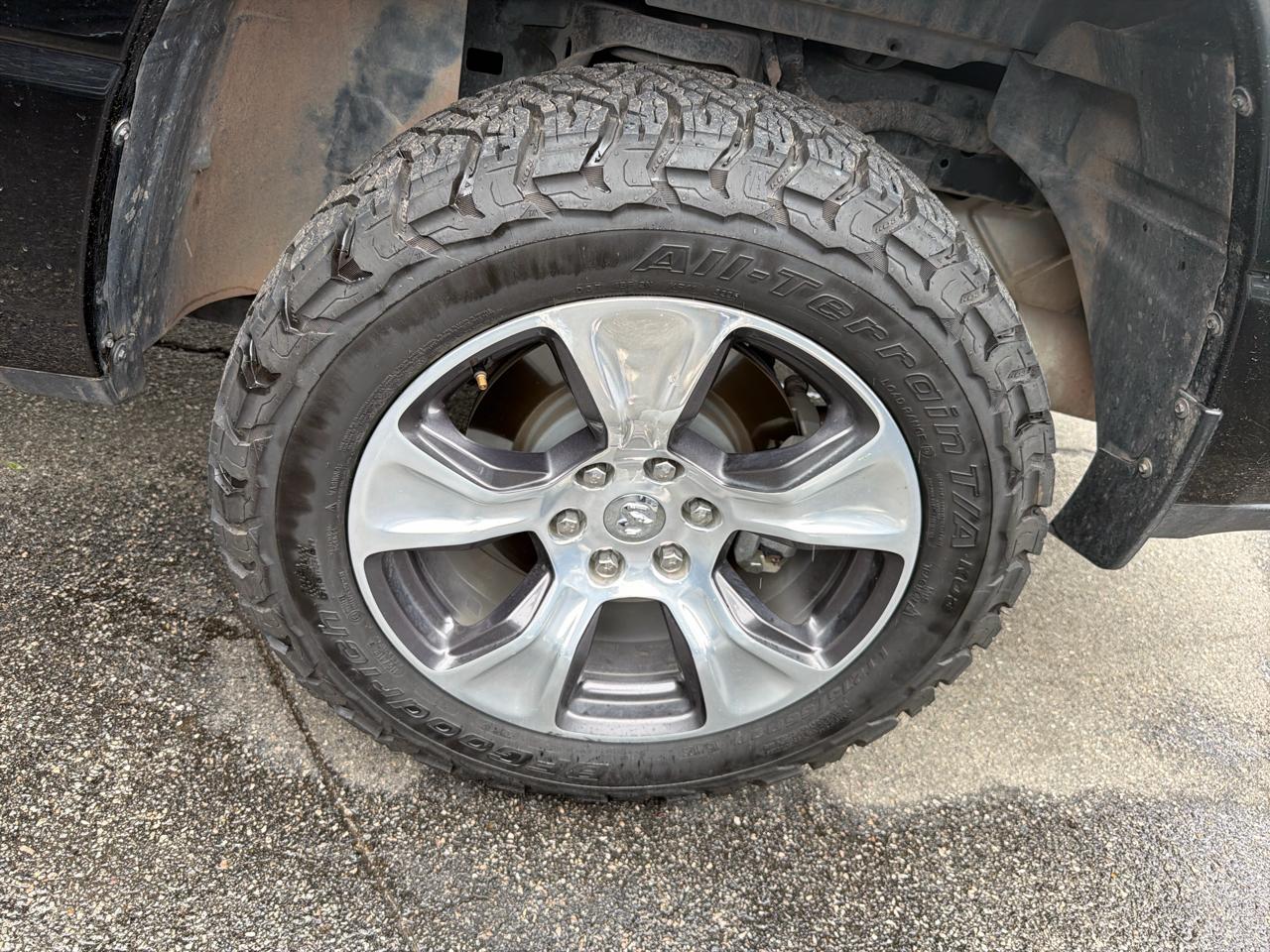RAM 1500 Laramie 4x4 Crew Cab 5'7" Box 2023