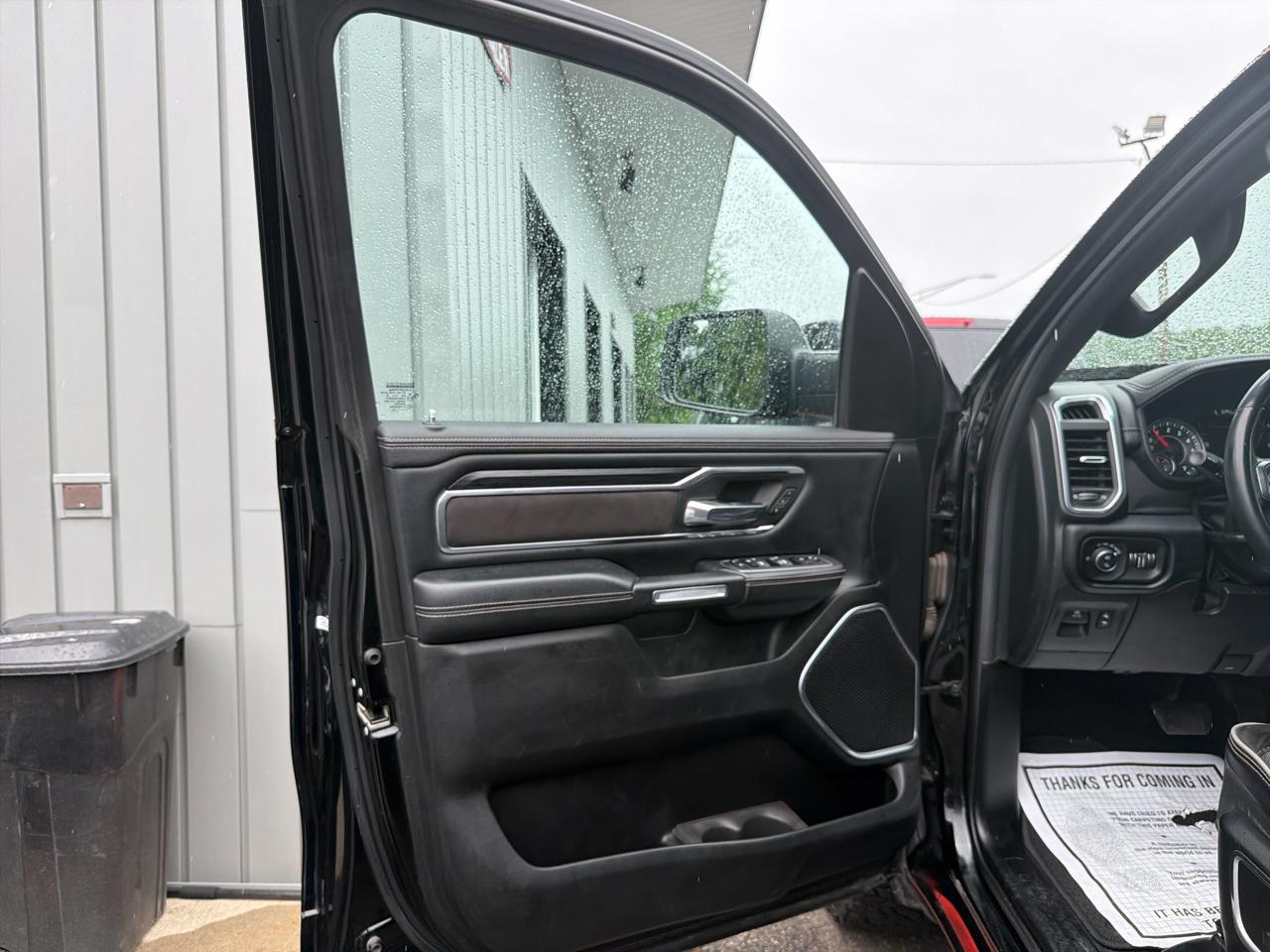 RAM 1500 Laramie 4x4 Crew Cab 5'7" Box 2023