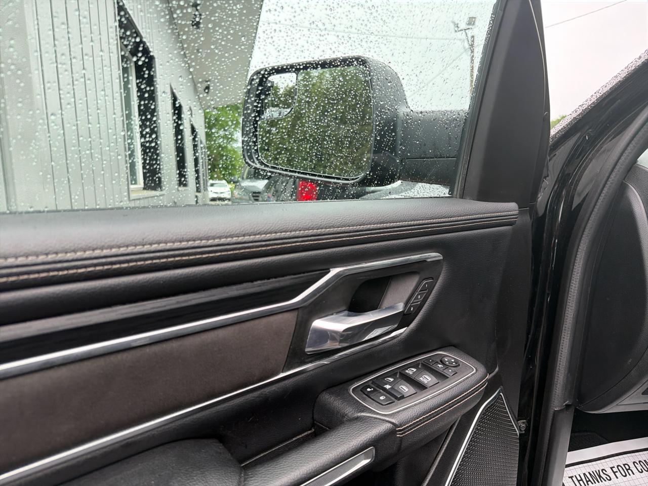 RAM 1500 Laramie 4x4 Crew Cab 5'7" Box 2023