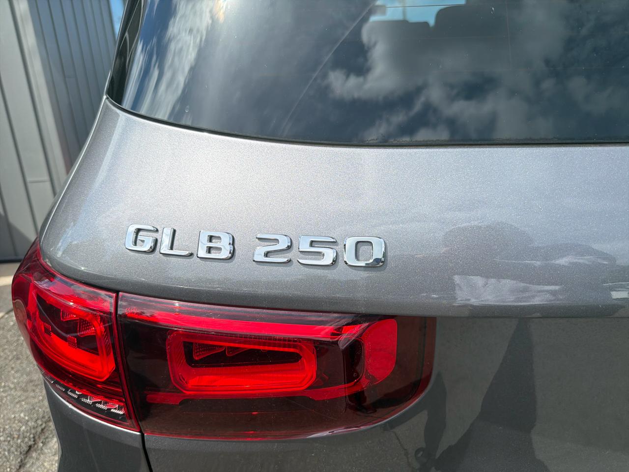 Mercedes-Benz GLB GLB 250 4MATIC SUV 2023