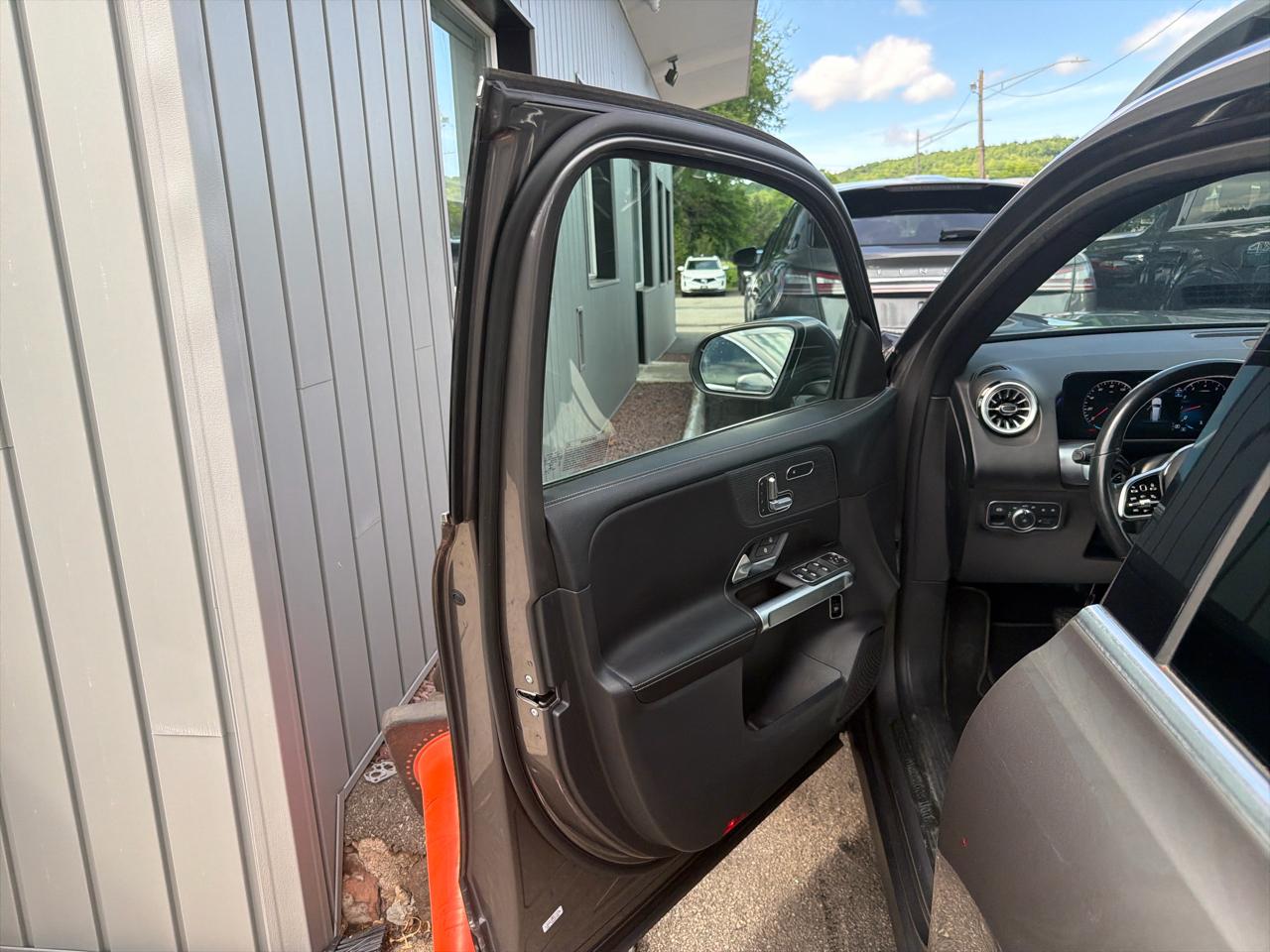 Mercedes-Benz GLB GLB 250 4MATIC SUV 2023
