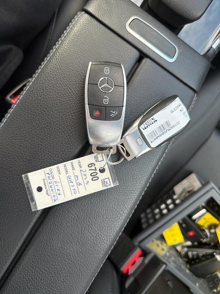 Mercedes-Benz GLB GLB 250 4MATIC SUV 2023