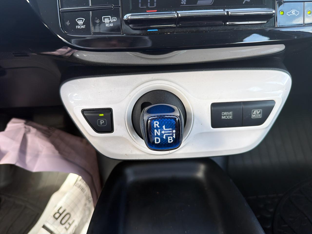 Toyota Prius Three Touring (Natl) 2018