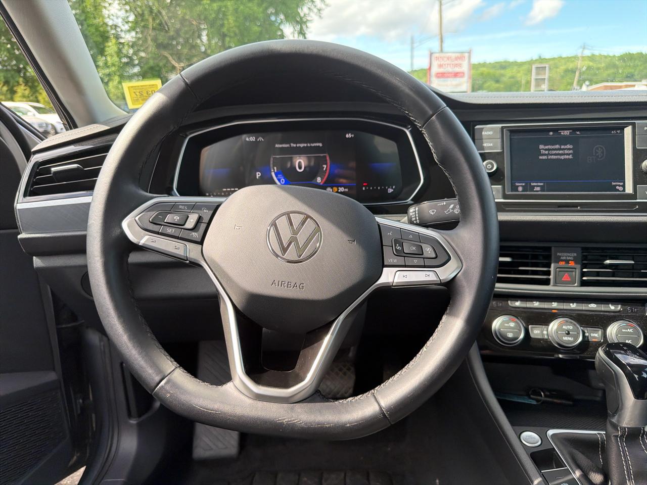Volkswagen Jetta SE Auto 2023
