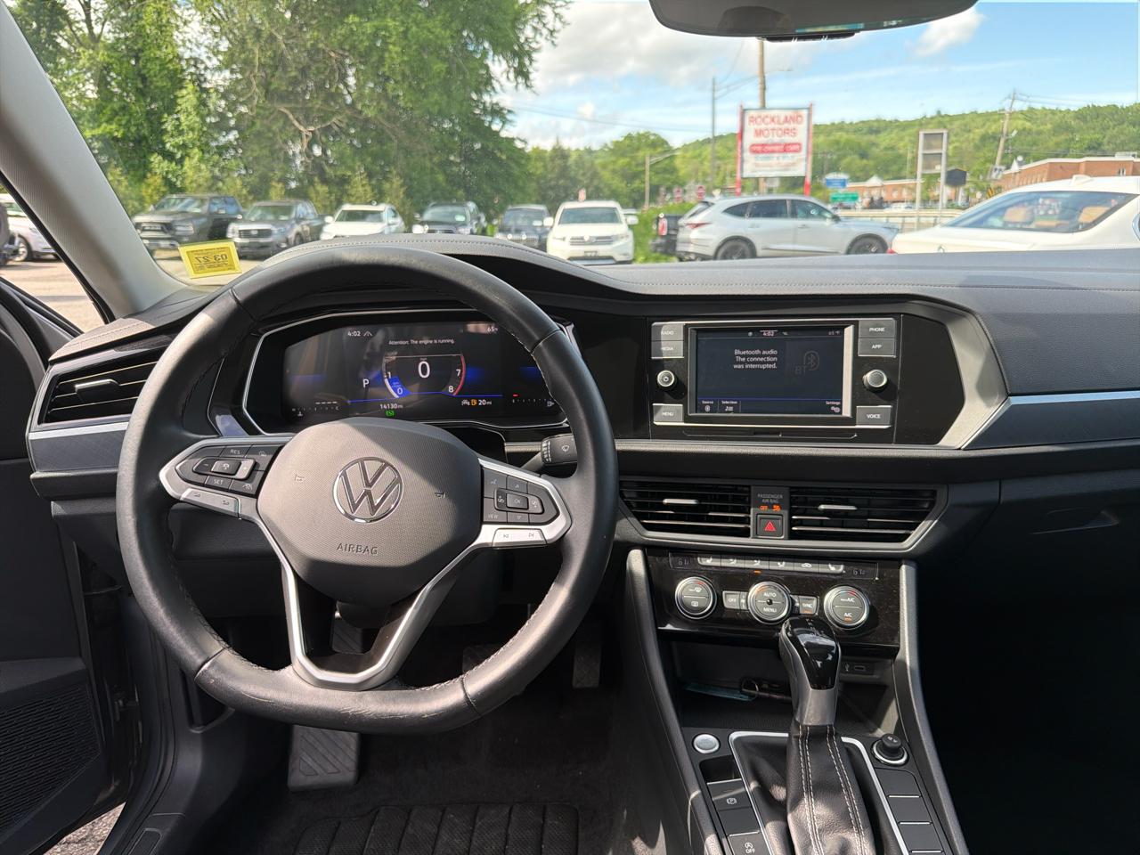 Volkswagen Jetta SE Auto 2023