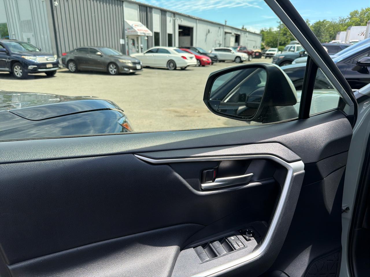 Toyota RAV4 XLE AWD (Natl) 2019