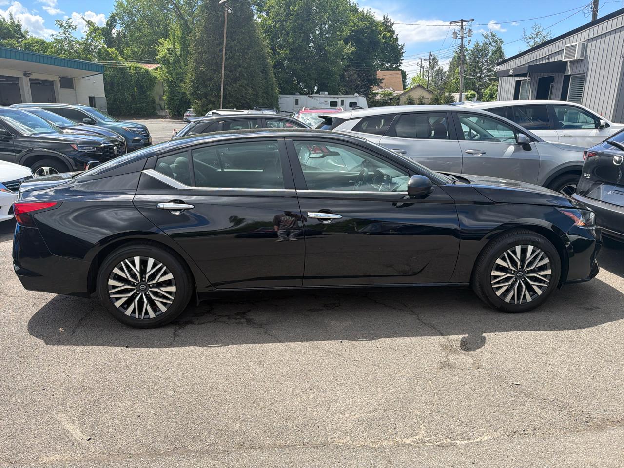 Nissan Altima 2.5 SV Sedan 2024