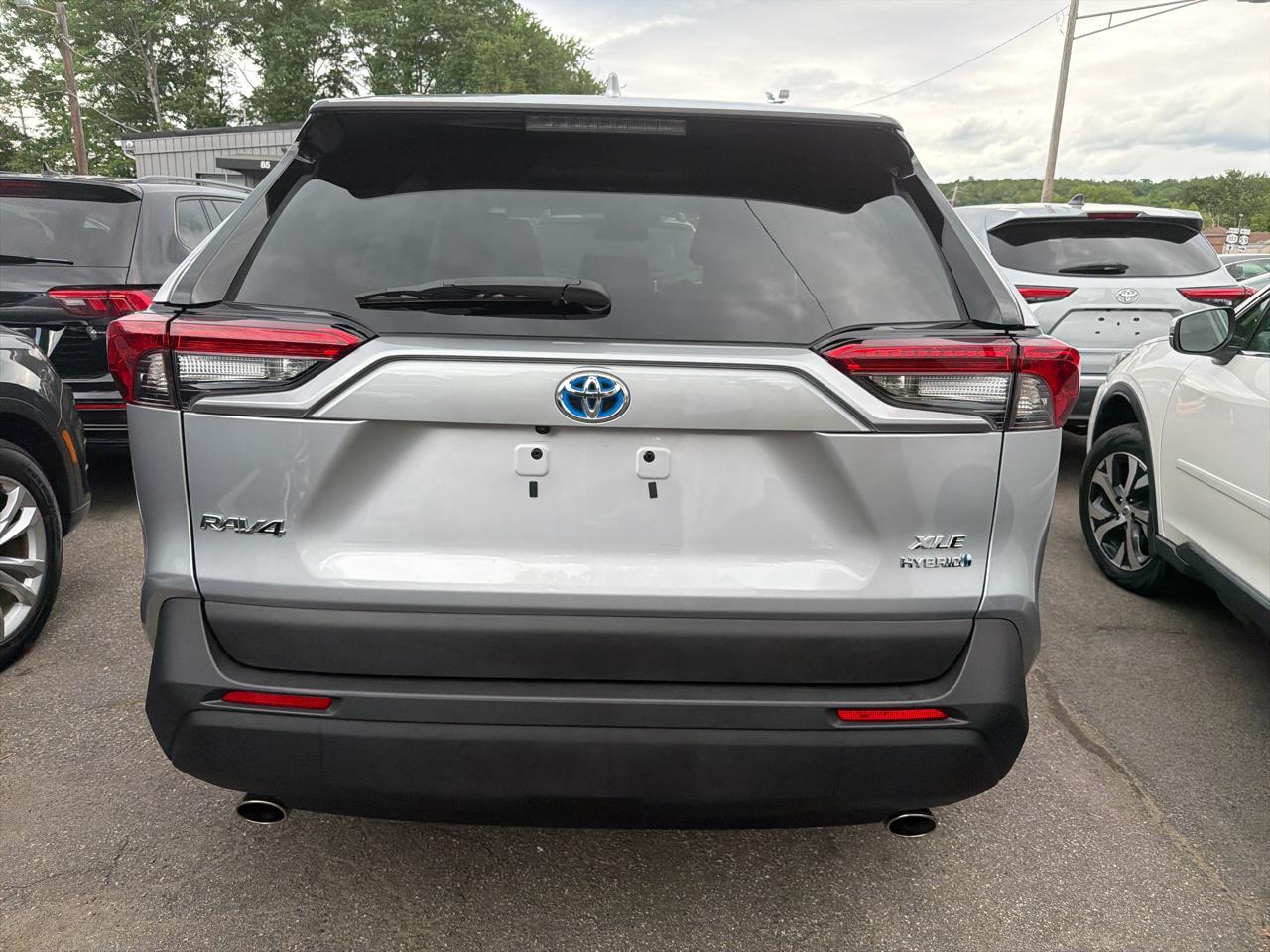 Toyota RAV4 Hybrid XLE Premium AWD (Natl) 2023