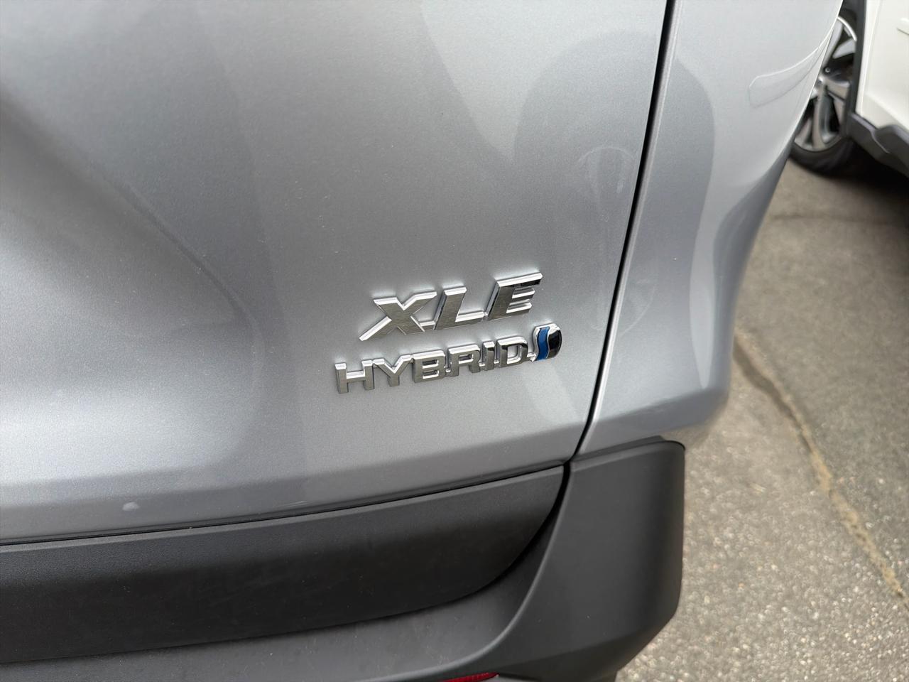 Toyota RAV4 Hybrid XLE Premium AWD (Natl) 2023