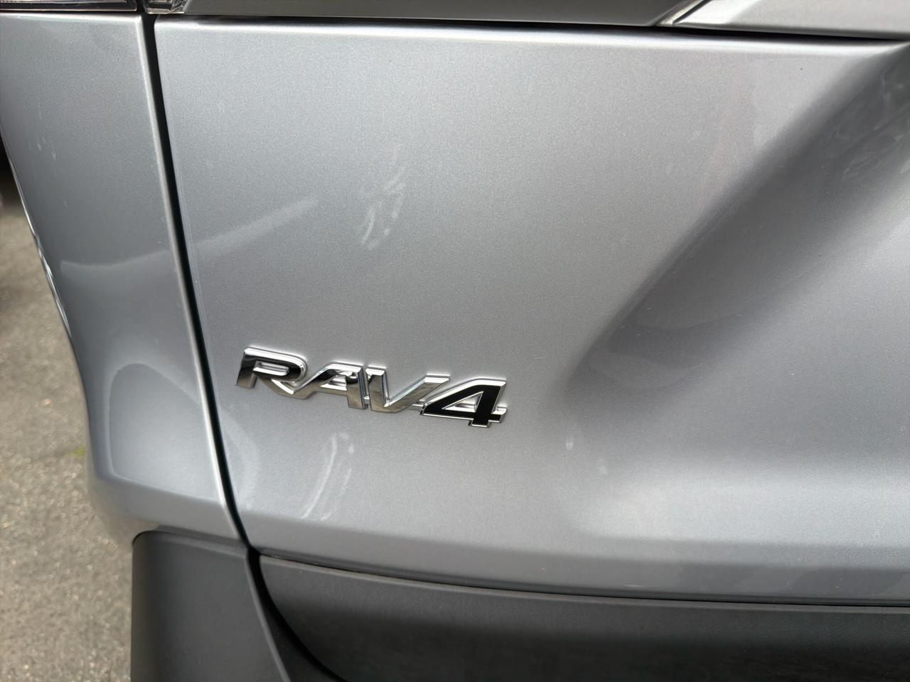 Toyota RAV4 Hybrid XLE Premium AWD (Natl) 2023