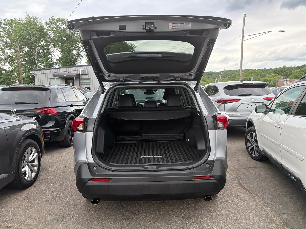 Toyota RAV4 Hybrid XLE Premium AWD (Natl) 2023
