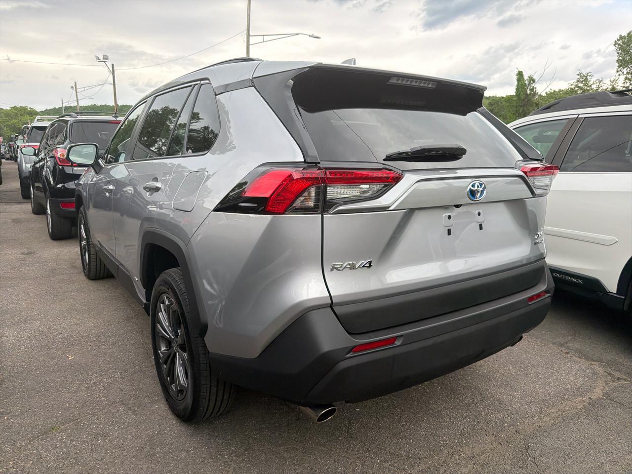 Toyota RAV4 Hybrid XLE Premium AWD (Natl) 2023