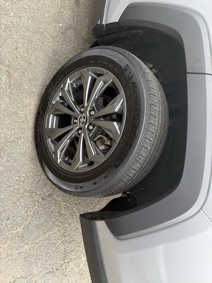 Toyota RAV4 Hybrid XLE Premium AWD (Natl) 2023