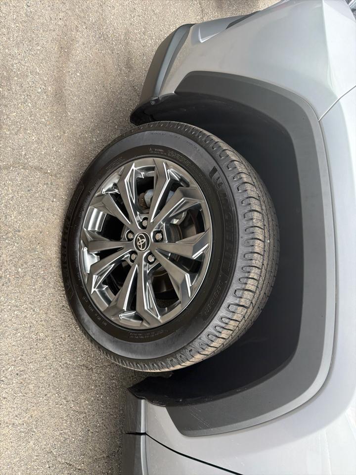 Toyota RAV4 Hybrid XLE Premium AWD (Natl) 2023