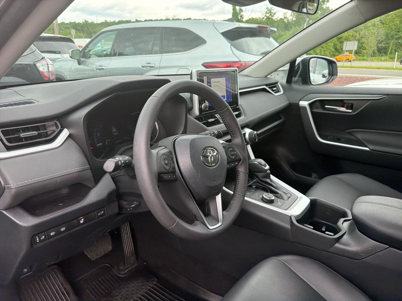 Toyota RAV4 Hybrid XLE Premium AWD (Natl) 2023