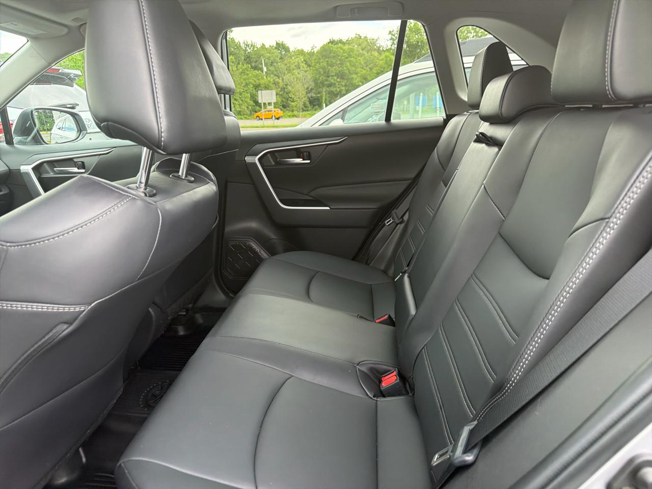 Toyota RAV4 Hybrid XLE Premium AWD (Natl) 2023