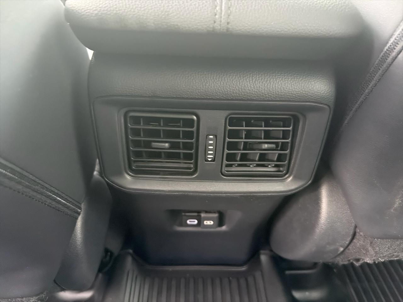 Toyota RAV4 Hybrid XLE Premium AWD (Natl) 2023