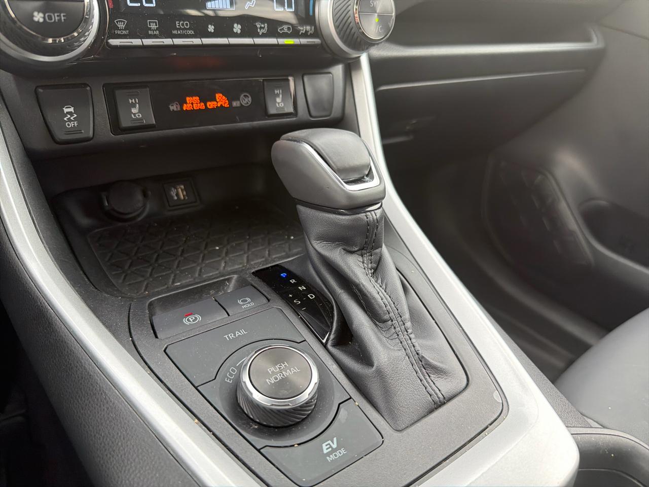 Toyota RAV4 Hybrid XLE Premium AWD (Natl) 2023